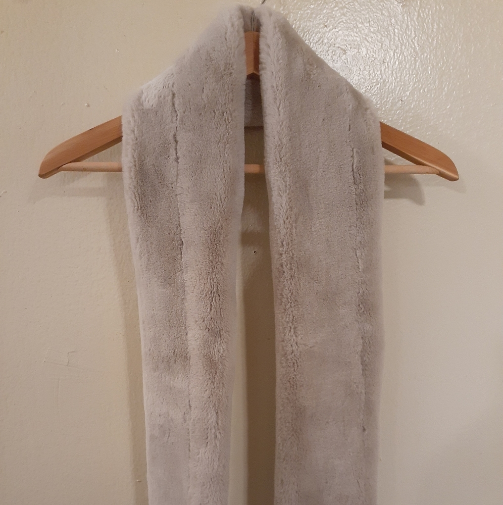 Madewell Faux Fur Scarf / Muffler